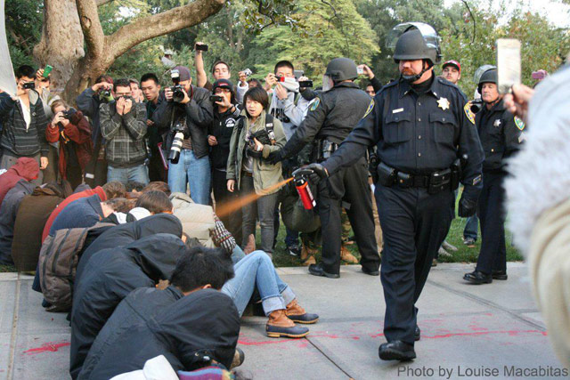 UC Davis Police Brutally Pepper Spray Student Protesters [Video ...
